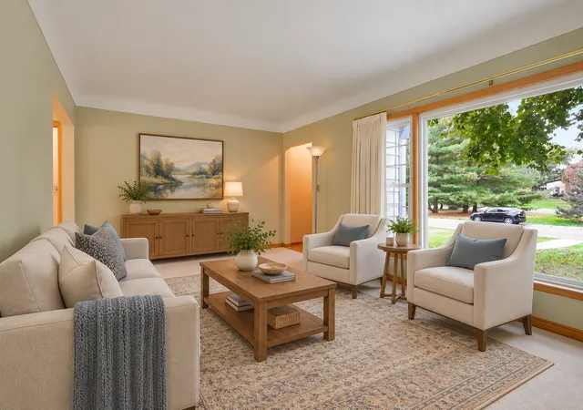 Photo 3 of Single family home for sale at 568 Spring St, Saint Paul, MN 55118 | MLS# 7158697 | Listing updated on 2026-10-22
