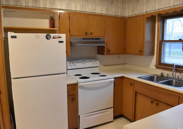 Photo 4 of Single family home for sale at 402 Maple Ln, Moorhead, MN 56560 | MLS# 7158704 | Listing updated on 2026-10-15