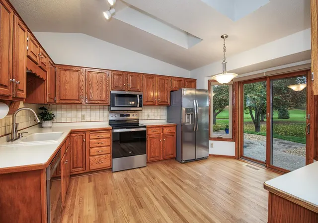 Photo 4 of Single family home for sale at 16556 Illinois Ave, Lakeville, MN 55044 | MLS# 7158712 | Listing updated on 2026-10-29