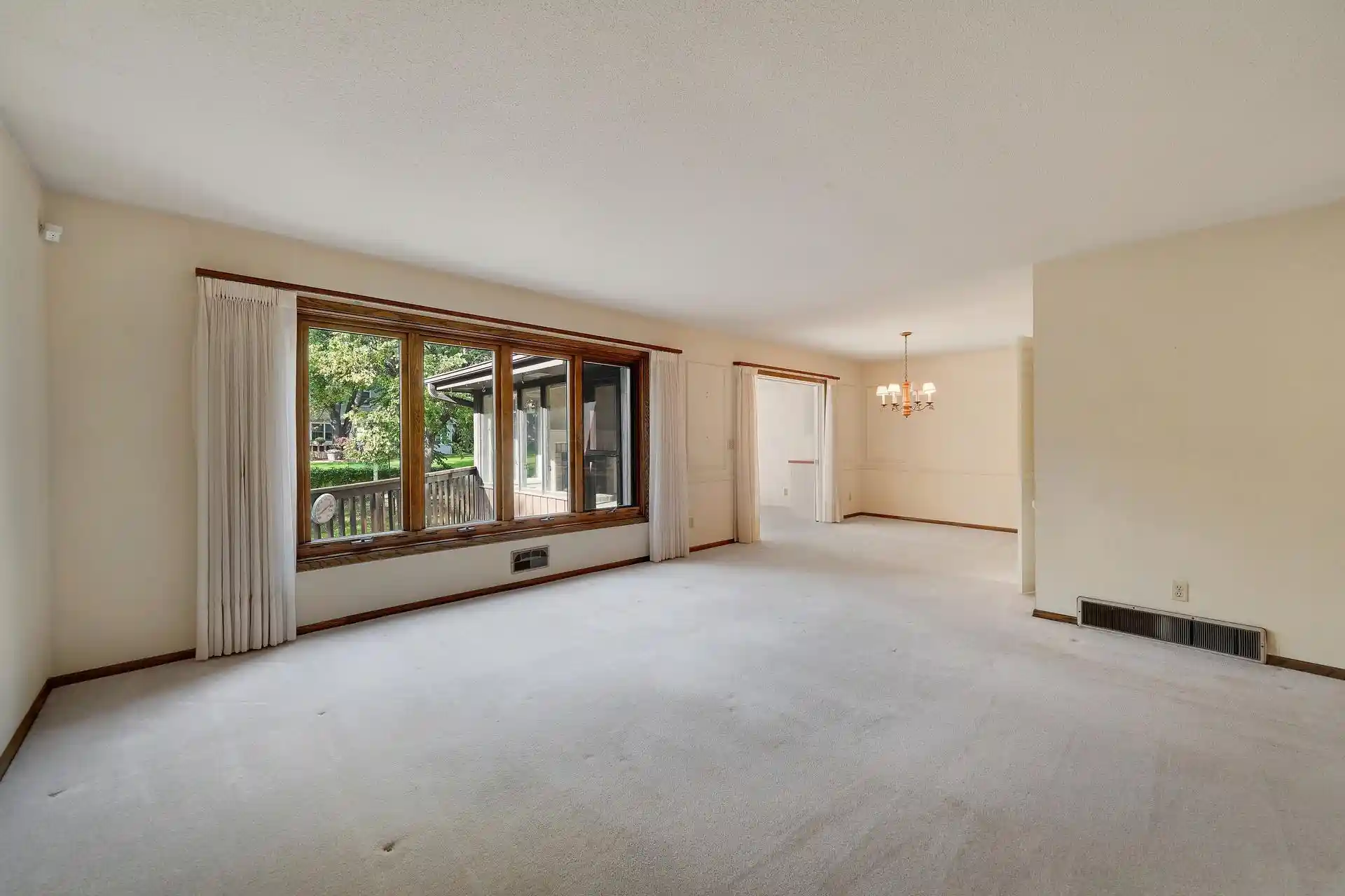 Photo 4 of Single family home for sale at 9716 Oxborough Rd, Minneapolis, MN 55437 | MLS# 7158750 | Listing updated on 2026-10-20
