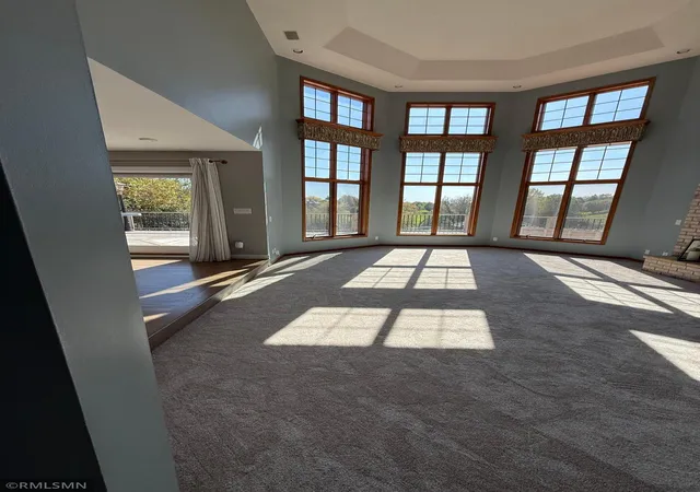 Photo 4 of Single family home for sale at 9405 Wedgewood Dr, Saint Paul, MN 55125 | MLS# 7158755 | Listing updated on 2026-10-19
