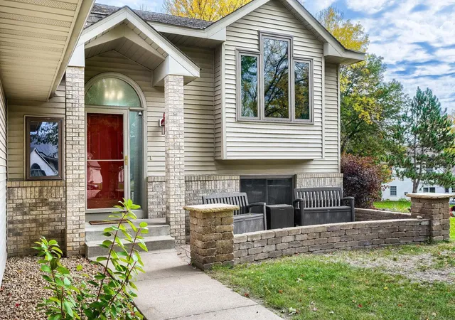 Photo 2 of Single family home for sale at 1317 Schooner Ct, Saint Paul, MN 55125 | MLS# 7158772 | Listing updated on 2026-10-22