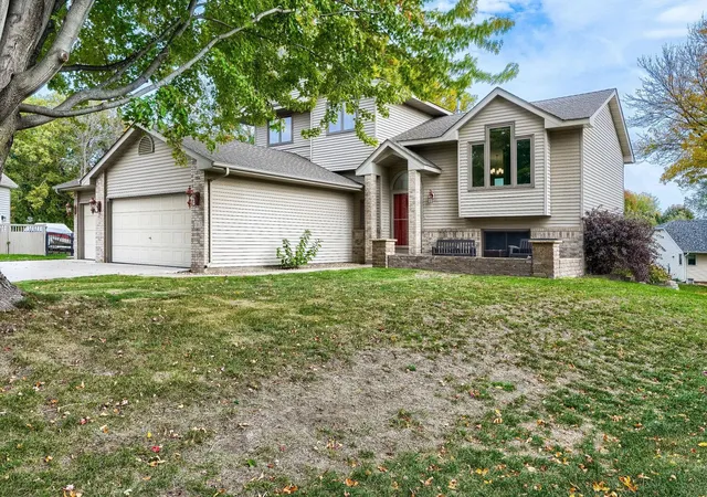 Photo 3 of Single family home for sale at 1317 Schooner Ct, Saint Paul, MN 55125 | MLS# 7158772 | Listing updated on 2026-10-22