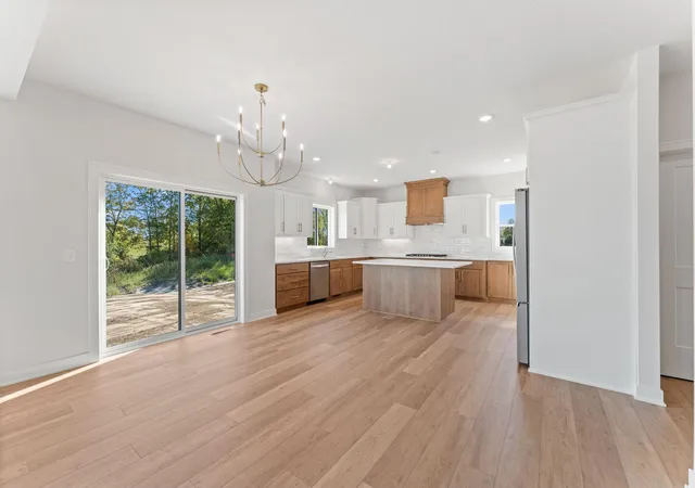 Photo 3 of Single family home for sale at 2031 Avon Ln, Shakopee, MN 55379 | MLS# 7158812 | Listing updated on 2026-10-23