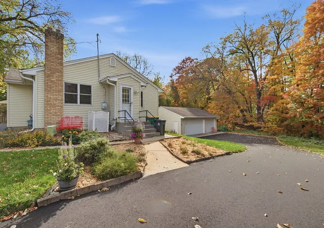 Photo 3 of Single family home for sale at 5530 Wedgewood Dr, Excelsior, MN 55331 | MLS# 7158838 | Listing updated on 2026-10-23