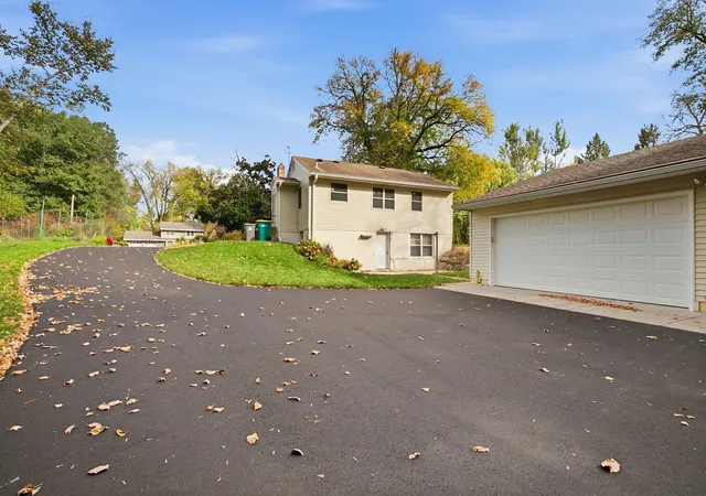 Photo 4 of Single family home for sale at 5530 Wedgewood Dr, Excelsior, MN 55331 | MLS# 7158838 | Listing updated on 2026-10-23