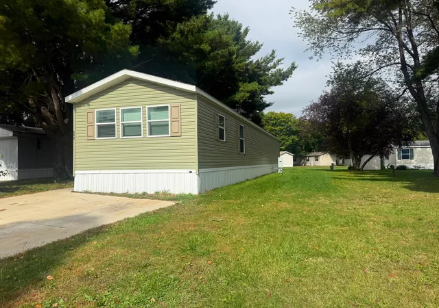 Photo 2 of Single family home for sale at 648 Park St, Amery, WI 54001 | MLS# 7158846 | Listing updated on 2026-10-14
