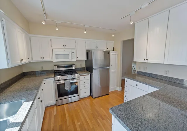 Photo 3 of Single family home for sale at 526 Elaine Ave, Saint Paul, MN 55126 | MLS# 7158868 | Listing updated on 2026-10-23