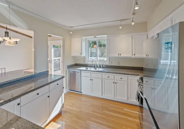 Photo 4 of Single family home for sale at 526 Elaine Ave, Saint Paul, MN 55126 | MLS# 7158868 | Listing updated on 2026-10-23
