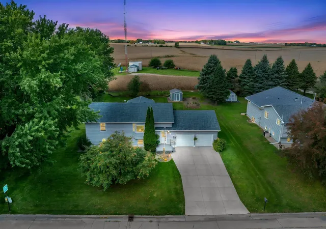 Single family home for sale at 906 Summit Dr, Fairmont, MN 56031 | MLS# 7158870