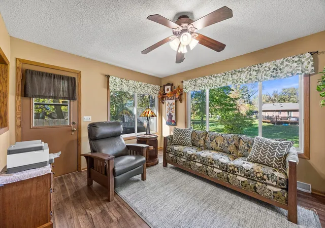 Photo 1 of Single family home for sale at 911 Neal Ave SW, Hutchinson, MN 55350 | MLS# 7158887 | Listing updated on 2026-10-21