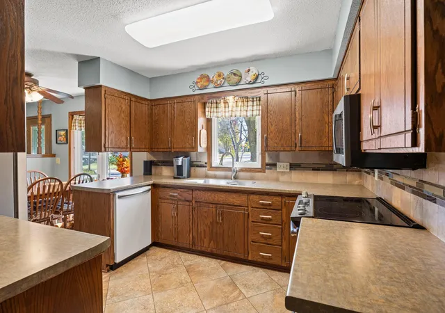 Photo 2 of Single family home for sale at 911 Neal Ave SW, Hutchinson, MN 55350 | MLS# 7158887 | Listing updated on 2026-10-21