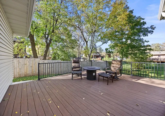 Photo 4 of Single family home for sale at 911 Neal Ave SW, Hutchinson, MN 55350 | MLS# 7158887 | Listing updated on 2026-10-21