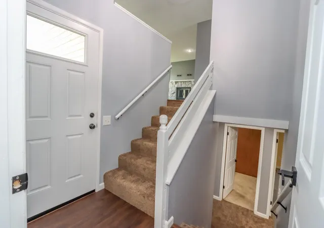 Photo 3 of Sale Pending at 211 S Webster St, Kasota, MN 56050 | MLS# 7158916 | Listing updated on 2026-10-23