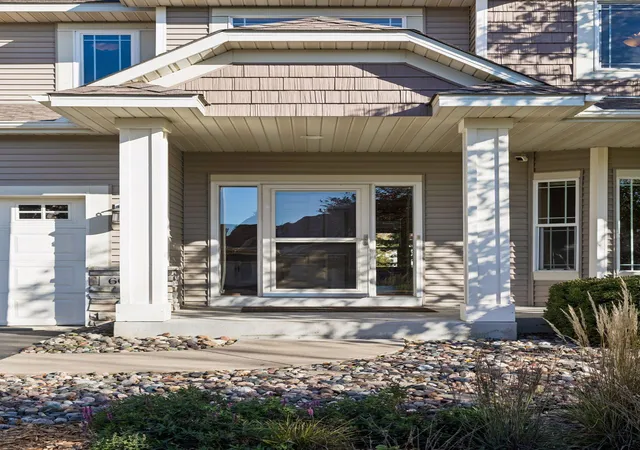 Photo 2 of Single family home for sale at 6033 Summit Ct S, Cottage Grove, MN 55016 | MLS# 7158917 | Listing updated on 2026-10-22