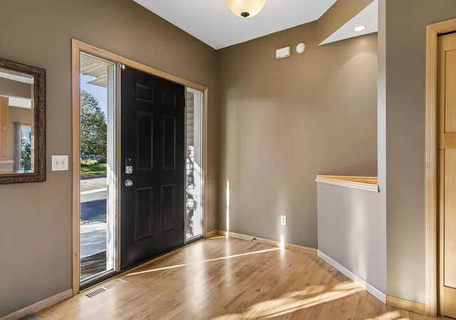 Photo 3 of Single family home for sale at 6033 Summit Ct S, Cottage Grove, MN 55016 | MLS# 7158917 | Listing updated on 2026-10-15