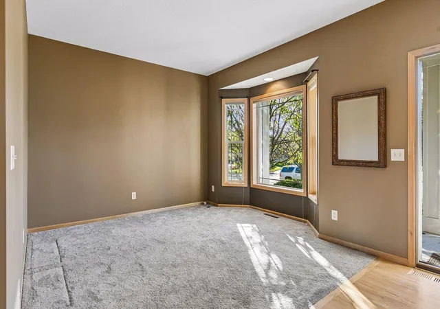 Photo 4 of Single family home for sale at 6033 Summit Ct S, Cottage Grove, MN 55016 | MLS# 7158917 | Listing updated on 2026-10-15