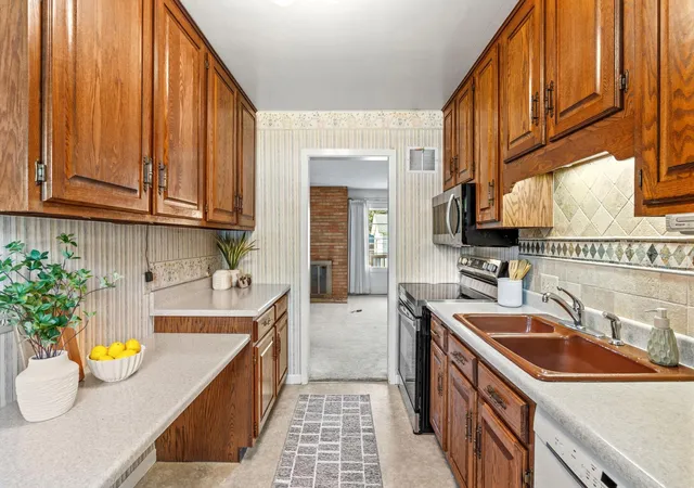 Photo 4 of Single family home for sale at 5904 Queen Ave S, Minneapolis, MN 55410 | MLS# 7158919 | Listing updated on 2026-10-23