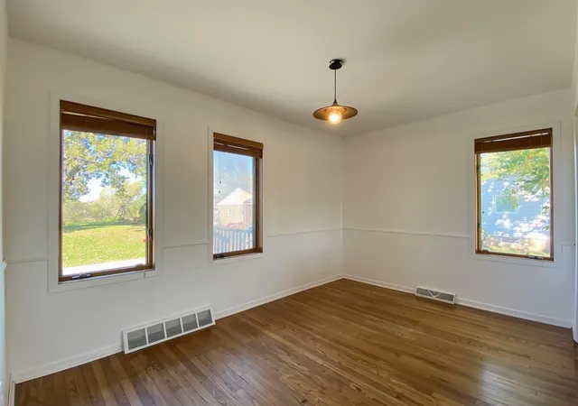 Photo 4 of Single family home for sale at 420 Harrison St, Red Wing, MN 55066 | MLS# 7158926 | Listing updated on 2026-10-20