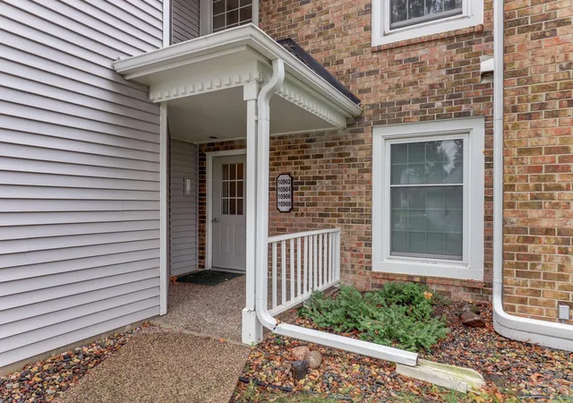Listing Photo 5 - Condo for sale in building located at 10966 Quebec Ave S, Minneapolis, MN 55438