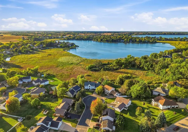 Photo 1 of Single family home for sale at 682 Tanager Rd, Waconia, MN 55387 | MLS# 7158968 | Listing updated on 2026-10-23