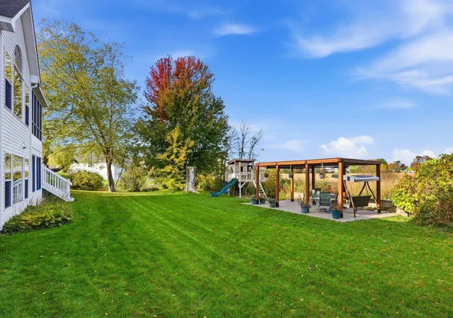 Photo 3 of Single family home for sale at 682 Tanager Rd, Waconia, MN 55387 | MLS# 7158968 | Listing updated on 2026-10-23