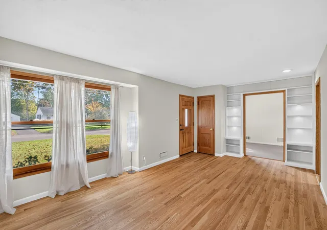Photo 3 of Single family home for sale at 2937 Pascal St, Saint Paul, MN 55113 | MLS# 7158972 | Listing updated on 2026-10-16