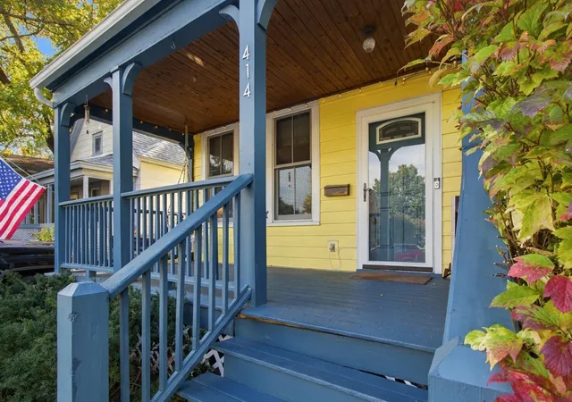 Photo 1 of Single family home for sale at 414 Banfil St, Saint Paul, MN 55102 | MLS# 7158998 | Listing updated on 2026-10-14