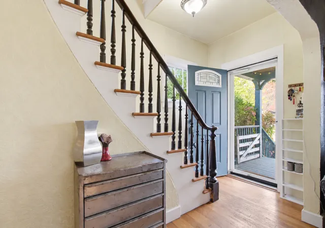 Photo 3 of Single family home for sale at 414 Banfil St, Saint Paul, MN 55102 | MLS# 7158998 | Listing updated on 2026-10-14