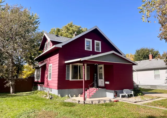 Photo 1 of Single family home for sale at 904 3rd Street Sw, Willmar, MN 56201 | MLS# 7159012 | Listing updated on 2026-10-21