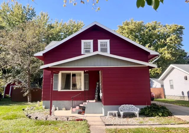 Photo 2 of Single family home for sale at 904 3rd Street Sw, Willmar, MN 56201 | MLS# 7159012 | Listing updated on 2026-10-21