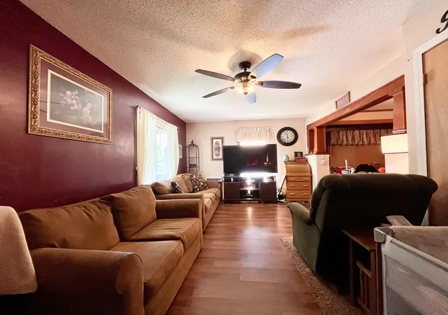 Photo 3 of Single family home for sale at 904 3rd Street SW, Willmar, MN 56201 | MLS# 7159012 | Listing updated on 2026-10-21
