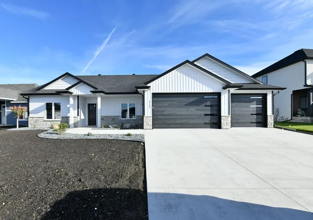 Photo 1 of Single family home for sale at 3155 Archer Pl S, Fargo, ND 58104 | MLS# 7159013 | Listing updated on 2026-10-15