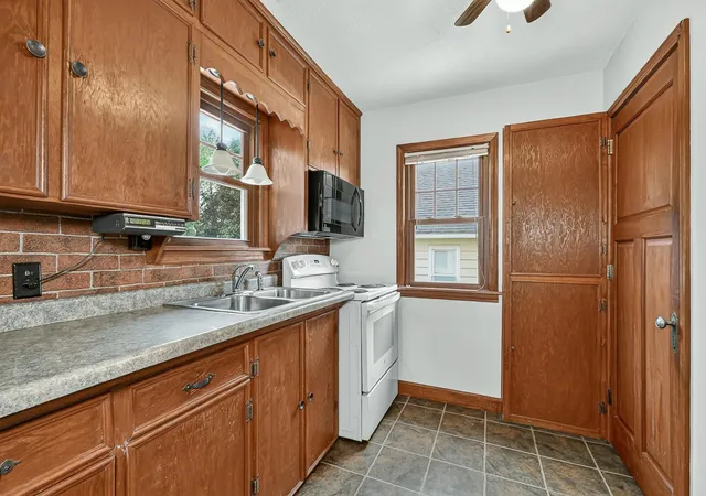 Photo 3 of Single family home for sale at 12 11th Avenue SE, Rochester, MN 55904 | MLS# 7159056 | Listing updated on 2026-10-23