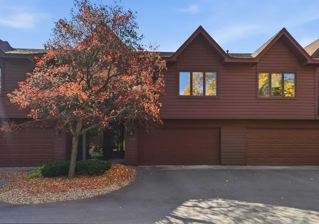 Photo 3 of Single family home for sale at 12566 Parkwood Dr, Burnsville, MN 55337 | MLS# 7159057 | Listing updated on 2026-10-16