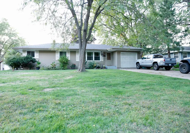 Photo 1 of Single family home for sale at 2819 Farrington St, Roseville, MN 55113 | MLS# 7159080 | Listing updated on 2026-10-28