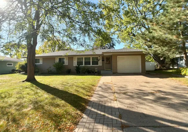 Photo 2 of Single family home for sale at 2819 Farrington St, Roseville, MN 55113 | MLS# 7159080 | Listing updated on 2026-10-28