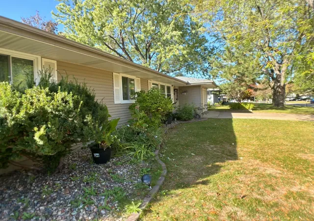 Photo 3 of Single family home for sale at 2819 Farrington St, Roseville, MN 55113 | MLS# 7159080 | Listing updated on 2026-10-28