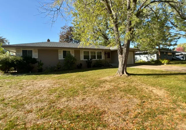 Photo 4 of Single family home for sale at 2819 Farrington St, Roseville, MN 55113 | MLS# 7159080 | Listing updated on 2026-10-28