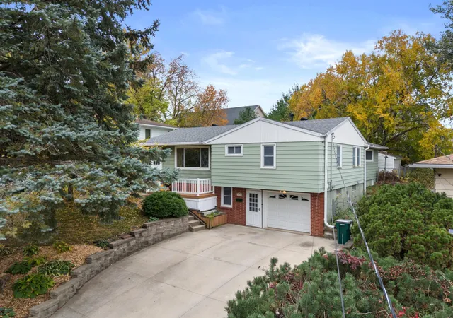 Photo 1 of Single family home for sale at 417 21st Avenue Sw, Rochester, MN 55902 | MLS# 7159086 | Listing updated on 2026-10-23