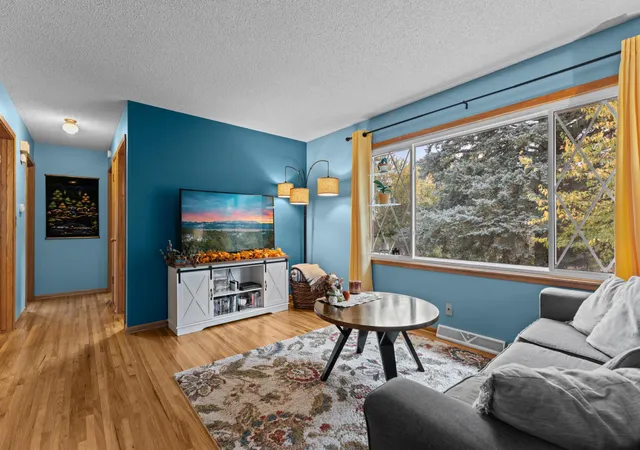 Photo 3 of Single family home for sale at 417 21st Avenue Sw, Rochester, MN 55902 | MLS# 7159086 | Listing updated on 2026-10-23
