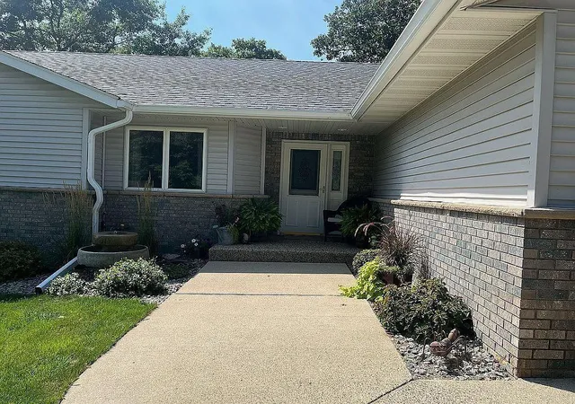 Photo 2 of Sale Pending at 126 Linden Ave, Alexandria, MN 56308 | MLS# 7159109 | Listing updated on 2026-10-23