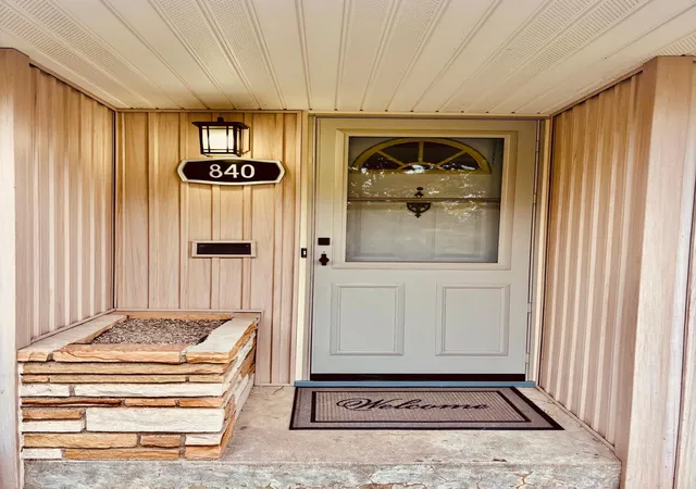 Photo 3 of Single family home for sale at 840 Montana Ave W, Saint Paul, MN 55117 | MLS# 7159112 | Listing updated on 2026-10-29