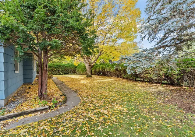 Photo 3 of Single family home for sale at 1936 Grant Rd, Saint Paul, MN 55112 | MLS# 7159114 | Listing updated on 2026-10-22