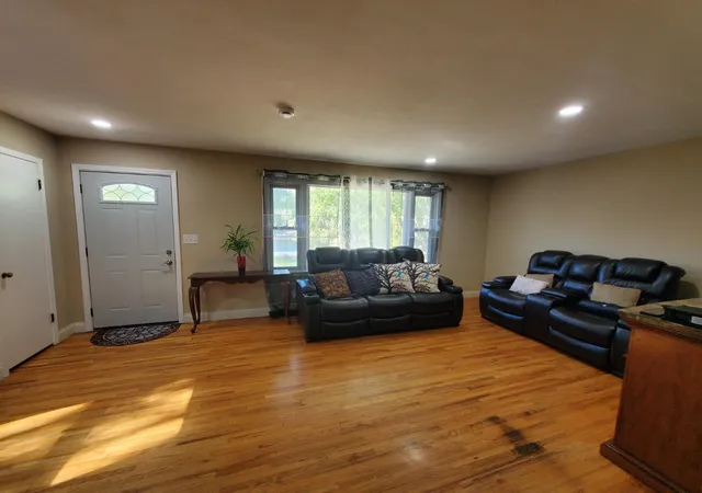 Photo 3 of Single family home for sale at 103 5th Avenue SW, Faribault, MN 55021 | MLS# 7159122 | Listing updated on 2026-10-14