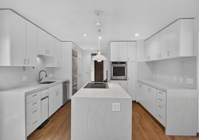 Photo 2 of Single family home for sale at 8725 Walton Oaks Dr, Bloomington, MN 55438 | MLS# 7159150 | Listing updated on 2026-10-21