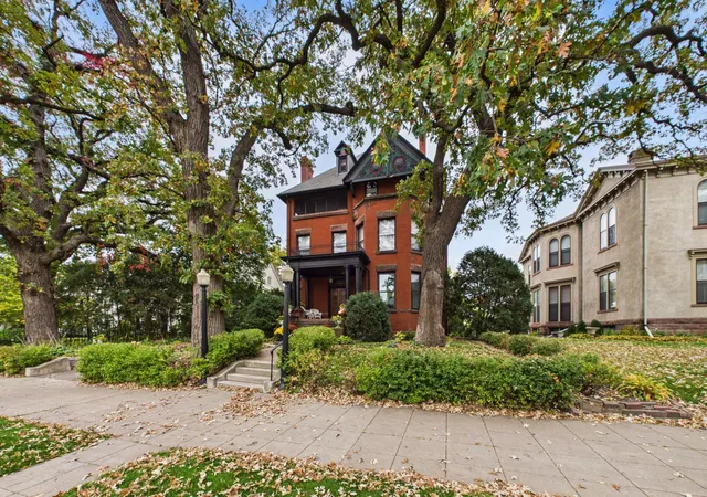 Listing Photo 1 - Condo for sale in building located at 302 Smt Ave, St. Paul, MN 55102 - Unit #D