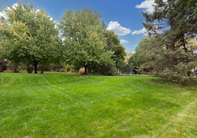 Photo 4 of Single family home for sale at 19054 Magenta Bay, Eden Prairie, MN 55347 | MLS# 7159177 | Listing updated on 2026-10-16