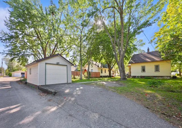 Photo 3 of Single family home for sale at 1102 16th Avenue S, Saint Cloud, MN 56301 | MLS# 7159191 | Listing updated on 2026-10-21