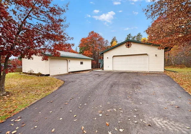 Photo 2 of Single family home for sale at 642 Ctr Point Ct Nw, Bemidji, MN 56601 | MLS# 7159204 | Listing updated on 2026-10-21